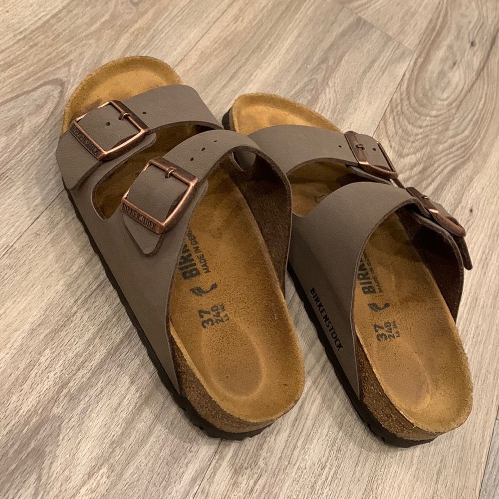Size 37 Birkenstocks. Pretty much new! Send me an offer! :)